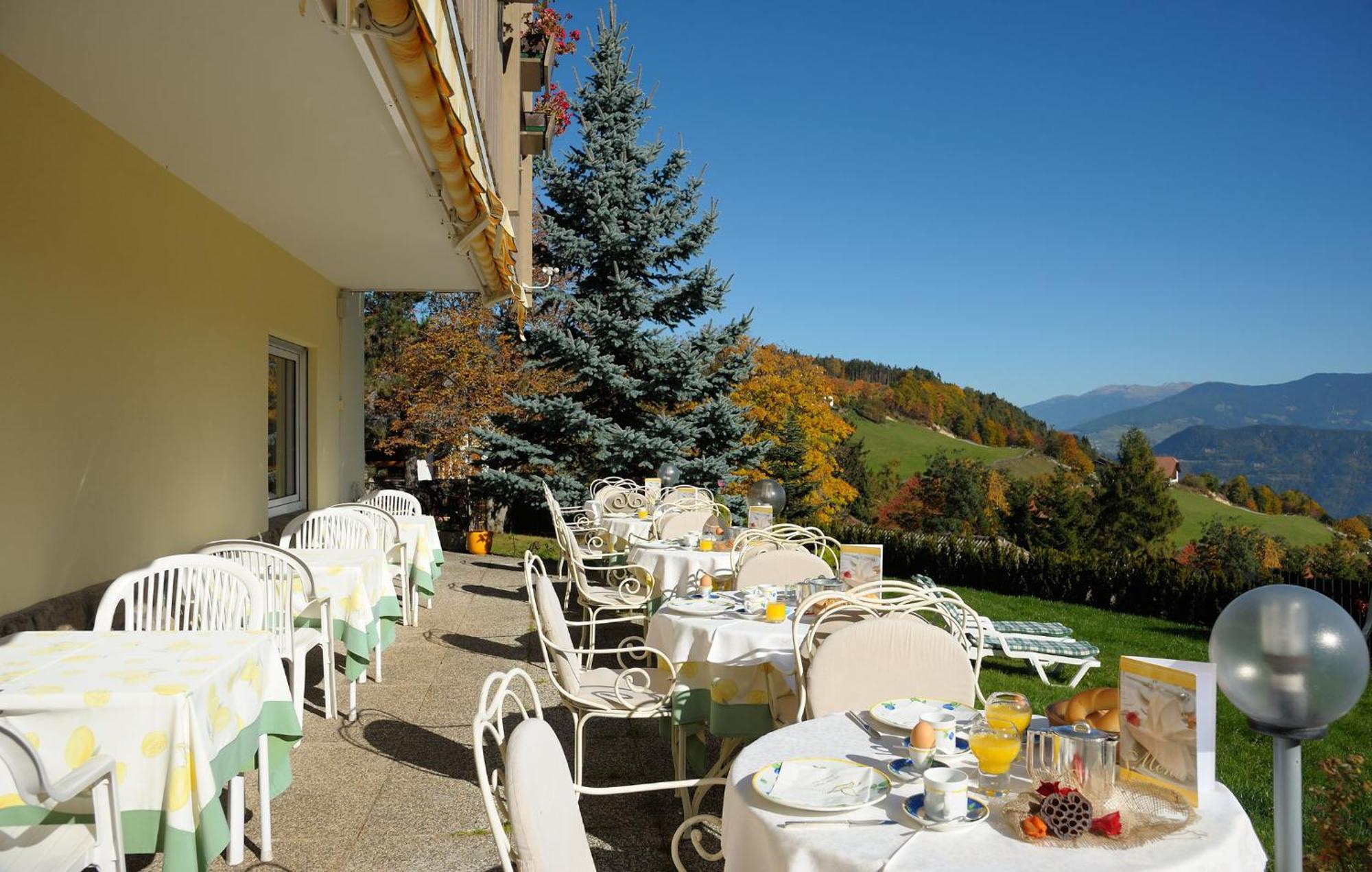 Hotel Dolomitenblick Колалбо Екстериор снимка