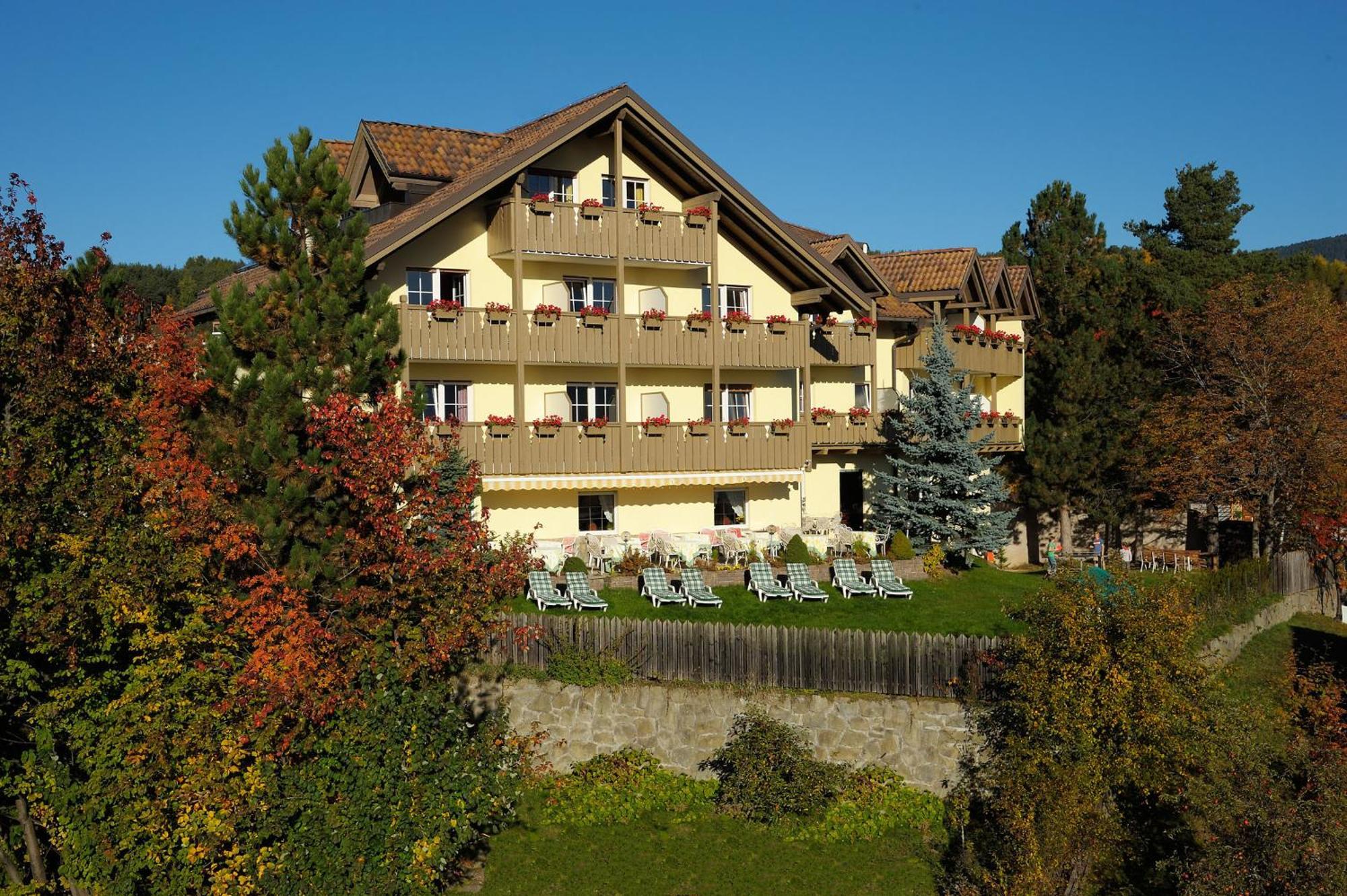 Hotel Dolomitenblick Колалбо Екстериор снимка